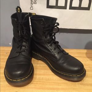 Dr. Marten 1460 Pascal Genuine Leather boot